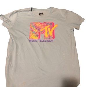MTV graphic tee.